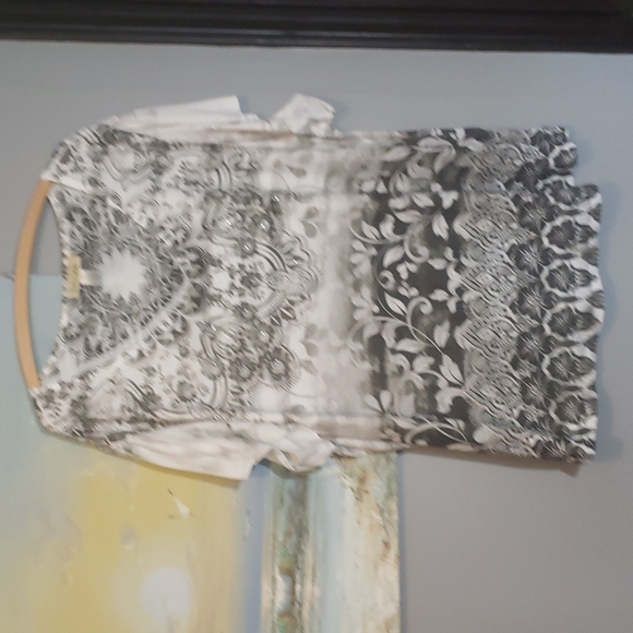 davina Tops - Davina 3X top with short flowy sleeves